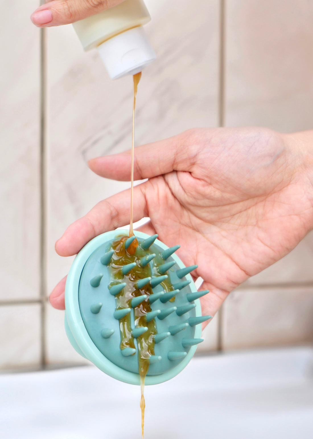 SILICONE SCALP MASSAGER